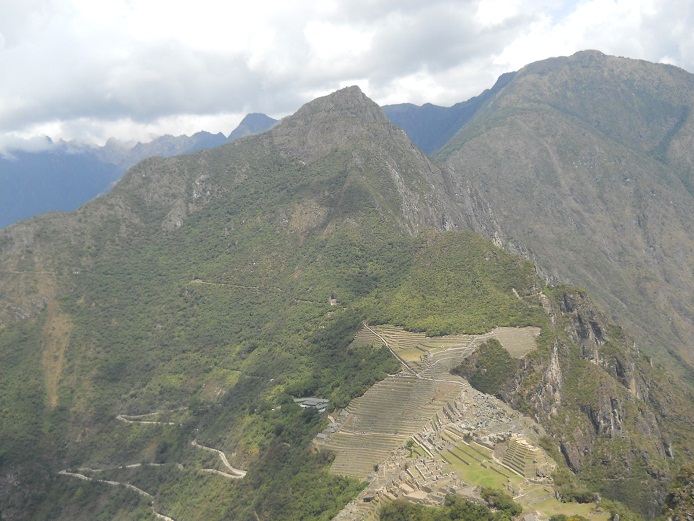 Bajada de Huaynapicchu, vista a Machu
Picchu 04 Bajada de Huaynapicchu, vista a Machu Picchu
04