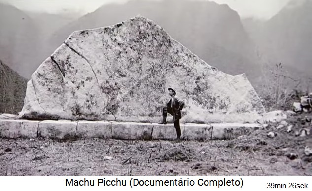 Bingham in Machu Picchu 1912: Der Heilige Stein hat die �hnliche Form wie der Berg Yanantin dahinter