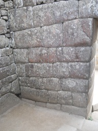 Weitere Mauer im Inkazimmer 05