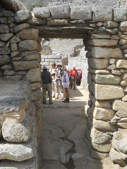 ein Durchgang im Korridor zum Sonnentempel ist in Rohtechnik