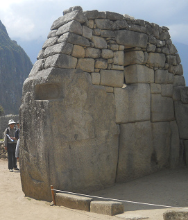 Machu Picchu: Tempel zu den 3 Fenstern: Die linke Mauer komplett
