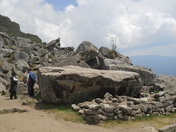 Der grosse Steinbruch von Machu Picchu: Sicht auf den Gigastein