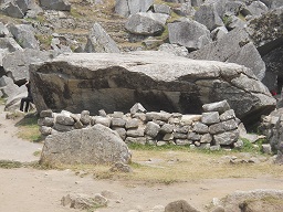 Der grosse Steinbruch von Machu Picchu: Sicht auf den Gigastein 03