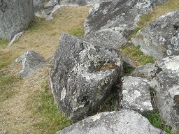 Der grosse Steinbruch von Machu Picchu: Stein mit flacher, geschnittener Fl�che und mit geschnittenen, rechten Winkeln