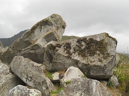 Der grosse Steinbruch von Machu Picchu: Steine mit flachen, geschnittenen Fl�chen und mit geschnittenen, rechten Winkel