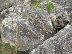 Der grosse Steinbruch von Machu Picchu: Steine mit flachen, geschnittenen Fl�chen und mit geschnittenen, rechten Winkel