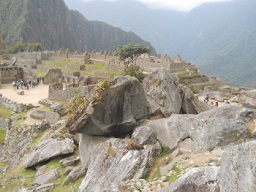 Der grosse Steinbruch von Machu Picchu: Steine mit flachen, geschnittenen Fl�chen und mit geschnittenen, rechten Winkel