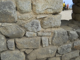 H�uschen im Weiler des heiligen Steins, Detail der Mauer