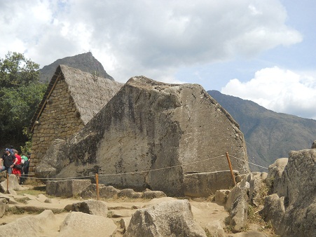 Machu Picchu, heiliger Stein, R�ckansicht, es sind geschnittene Fl�chen