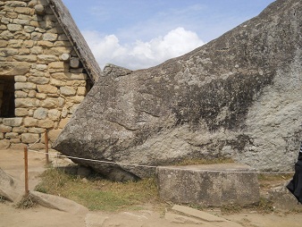 Machu Picchu, piedra sagrada, la punta del lado                    del rev�s, primer plano