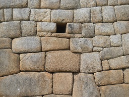 Ein Loch in der grossen Mauer