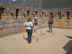 Machu Picchu, Spiegel- oder M�rsertempel, Mauern mit Nischen 01