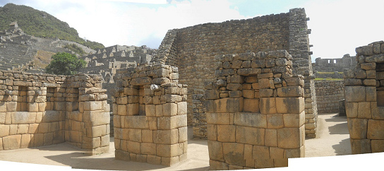 Machu Picchu, Spiegeltempel oder M�rsertempel, Mauern mit Nischen, Panoramafoto