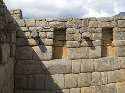 Machu Picchu, Spiegel- oder M�rsertempel, Nahaufnahme der Nischen 03
