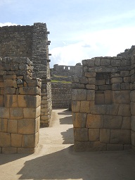 Machu Picchu, Spiegel- oder M�rsertempel, Nahaufnahme der Nischen 04