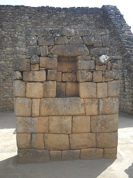 Machu Picchu, Spiegel- oder M�rsertempel, Nahaufnahme der Nischen 07