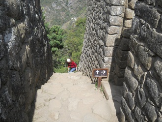 Machu Picchu, die Tour vom Prinzessinnenhaus zum Gef�ngnis in Form eines Adlers - Wegweiser