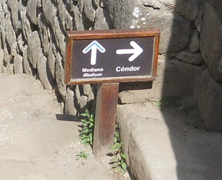 Machu Picchu, die Tour vom Prinzessinnenhaus zum Gef�ngnis in Form eines Adlers - Wegweiser Nahaufnahme