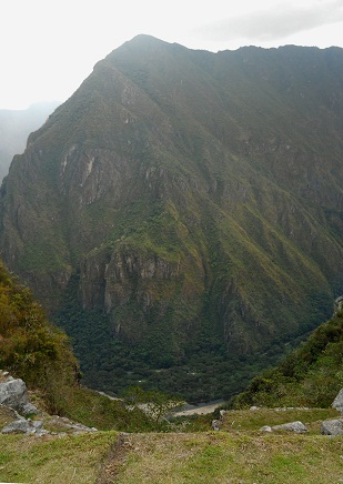 Sicht auf das Urubambatal mit Bergen, Panoramafoto