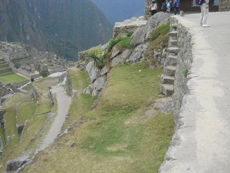 Machu Picchu, hohe Landwirtschaftszone, Treppe in die Mauer eingelassen