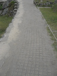 Machu Picchu, hohe Landwirtschaftszone, Weg in Plastikgittern