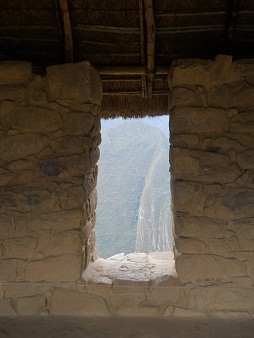 Machu Picchu, das H�uschen in der hohen
                    Landwirtschaftszone, Nahaufnahmen der Fenster 02