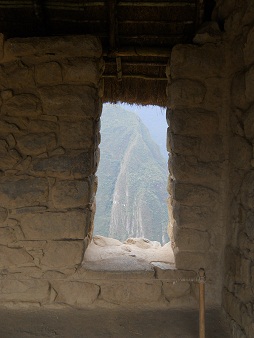 Machu Picchu, das H�uschen in der hohen
                    Landwirtschaftszone, Nahaufnahmen der Fenster 03