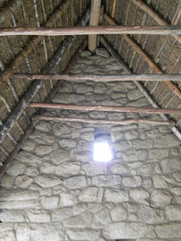 Machu Picchu, das H�uschen in der hohen
                    Landwirtschaftszone, die Innenseite der einen
                    Giebelmauer 01