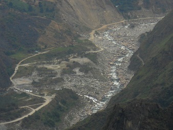Spazierweg zur Inkabr�cke, Sicht ins
                    Urubambatal, Nahaufnahme 02