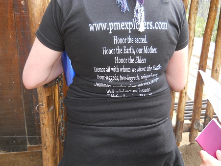 Machu Picchu, Aufstieg zum Hausberg
                    Huaynapicchu, ein Gedicht auf einem
                    Touristen-T-Shirt einer Touristen