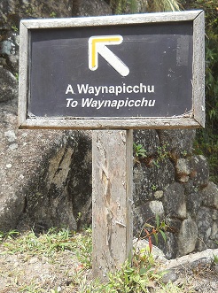 Wegweiser zum Gipfel Huaynapicchu / Waynapicchu