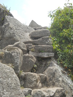 Aufstieg auf den Gipfel Huaynapicchu, unregelm�ssige Treppe