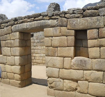 Inkazimmer in Machu Picchu:
                                T�r�ffnung mit Nische, Panoramafoto