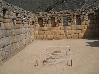 Machu Picchu:
                                Spiegeltempel oder M�rsertempel