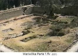 Ruine der Zitadelle Wariwillka
                      13, Innenhof mit L�chern