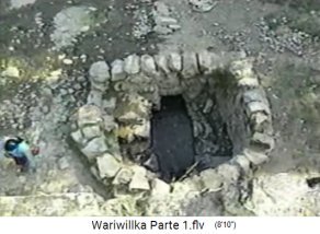Ruine Wariwillka 05
                        Wasserloch (puquio), Sicht von oben