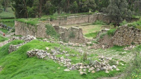 Ruine des Tempels Wariwilka bei Huancayo