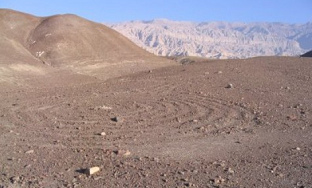 Ein
Spiralen-Geoglyph im Majes-Tal in der
Provinz Arequipa, Peru Ein Spiralen-Geoglyph im Majes-Tal in
der Provinz Arequipa, Peru