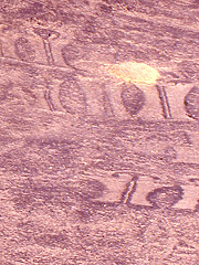 Buchstaben-Geoglyphen am
Bemalten Berg ("Cerro Pintado") bei
Iquique, Nord-Chile Buchstaben-Geoglyphen am Bemalten Berg
("Cerro Pintado") bei Iquique,
Nord-Chile