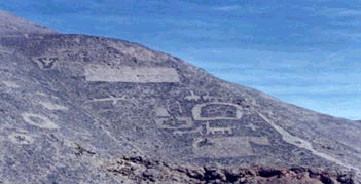 Rechteck, Vögel und Lamas
etc. am Bemalten Berg ("Cerro
Pintado") bei Iquique, Nord-Chile Rechteck,
Vögel und Lamas etc. am Bemalten Berg
("Cerro Pintado") bei Iquique,
Nord-Chile