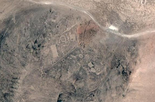 Die Geoglyphen des Bemalten Berges
("Cerro Pintado") bei Iquique, das
Satellitenfoto von google maps (Koordinaten:
Breite -20.622552, Länge -69.666844) Die Geoglyphen des Bemalten Berges
("Cerro Pintado") bei Iquique, das
Satellitenfoto von google maps (Koordinaten:
Breite -20.622552, Länge -69.666844)