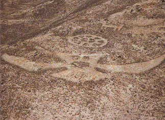 Geoglyphen am
                                        "Bemalten Berg"
                                        ("Cerro Pintado") bei
                                        Iquique in Nord-Chile, Eule und
                                        Rad (Koordinaten: Breite
                                        -20.623029, L�nge -69.668641)