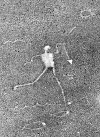 Eine menschliche
Figur mit Sonne, Geoglyph bei Quartsite (Arizona,
"USA") Eine
menschliche Figur mit Sonne, Geoglyph bei Quartsite
(Arizona, "USA")
