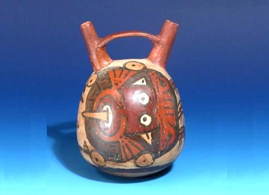 Ein
König in Form eines Keramikgefäss der
Nasca-Keramik Ein König in Form eines
Keramikgefäss der Nasca-Keramik