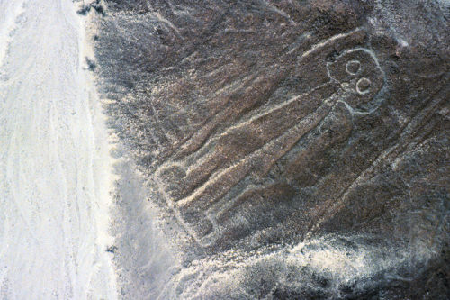 Hier sieht man sehr
                        gut, wie die Arme der
                        "Astronauten"-Figur gestellt sind: Ein
                        Arm zeigt nach oben, der andere nach unten