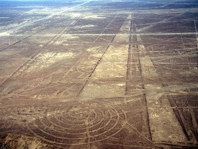 Die
                      Spirale in Wirklichkeit mit den Pisten nebendran,
                      man sieht, dass auf der Institutskarte gerade
                      Linien fehlen, die durch die Spirale gehen
