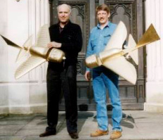 Einige intelligente
                      Leute konstruierten ein Modellflugzeug analog
                      eines Modells aus Bogota