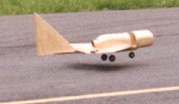 Das Flugzeugmodell mit Design aus
                                Bogota hebt gut ab...