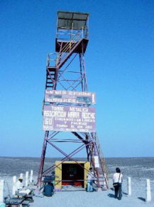 The viewing
tower in the Nasca plain was financed by a
team of Maria Reiche and constructed in 1976.
The shield of the tower indicates that there
should not be more than 10 persons on the
tower. The viewing tower in the Nasca plain was
financed by a team of Maria Reiche and
constructed in 1976. The shield of the tower
indicates that there should not be more than
10 persons on the tower.