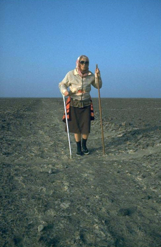 Maria Reiche 1984,
                        konnte nur noch mit zwei St�cken laufen [17].
                        Parkinson k�ndigte sich an [15], nachweislich
                        durch Amalgam ausgel�st [31].